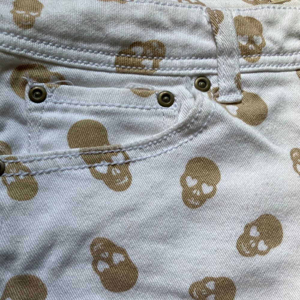 SKULL Shorty Shorts by No Boundaries Frayed Distressed Womens Size 11 - Picture 10 of 13